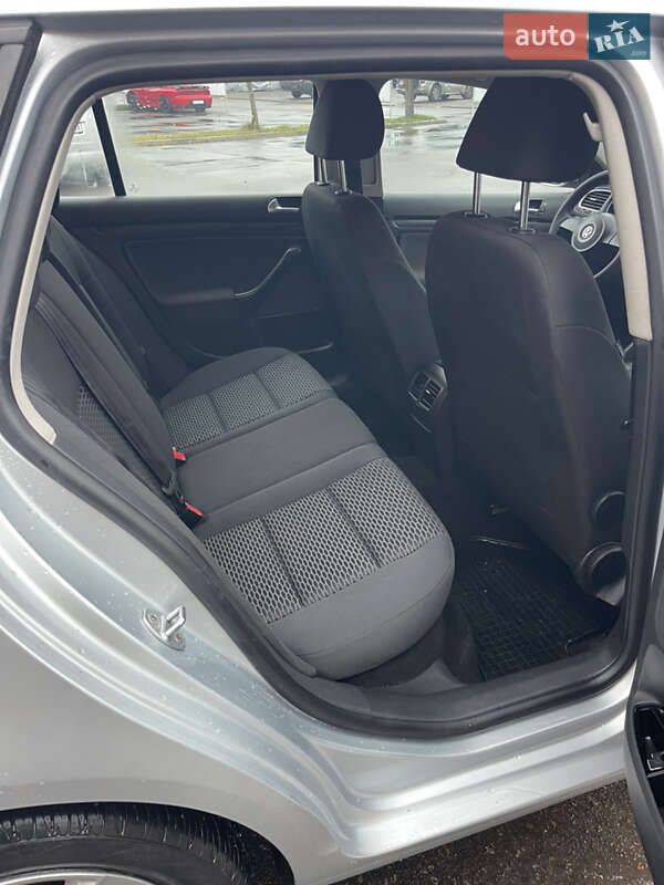 Универсал Volkswagen Golf 2012 в Ровно