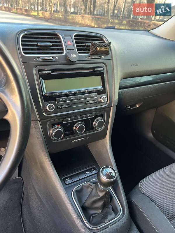 Хетчбек Volkswagen Golf 2009 в Мукачевому