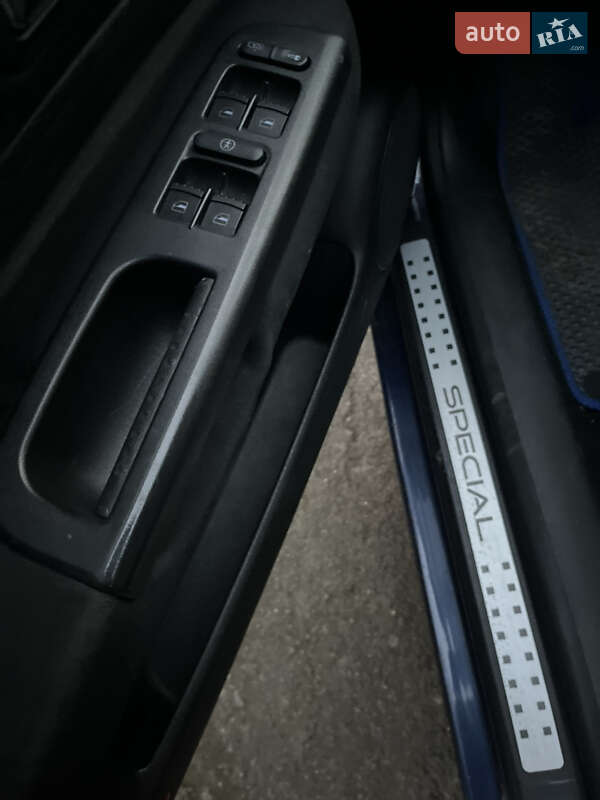 Хэтчбек Volkswagen Golf 2002 в Львове