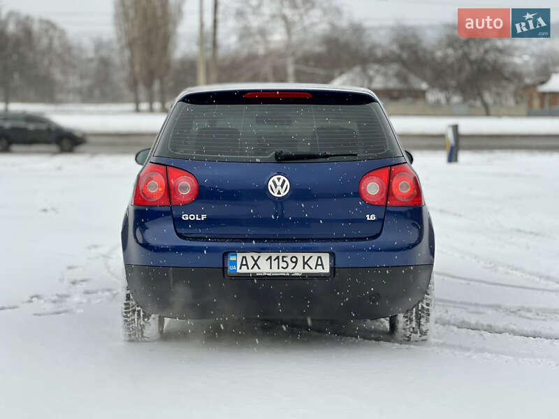 Хетчбек Volkswagen Golf 2005 в Харкові