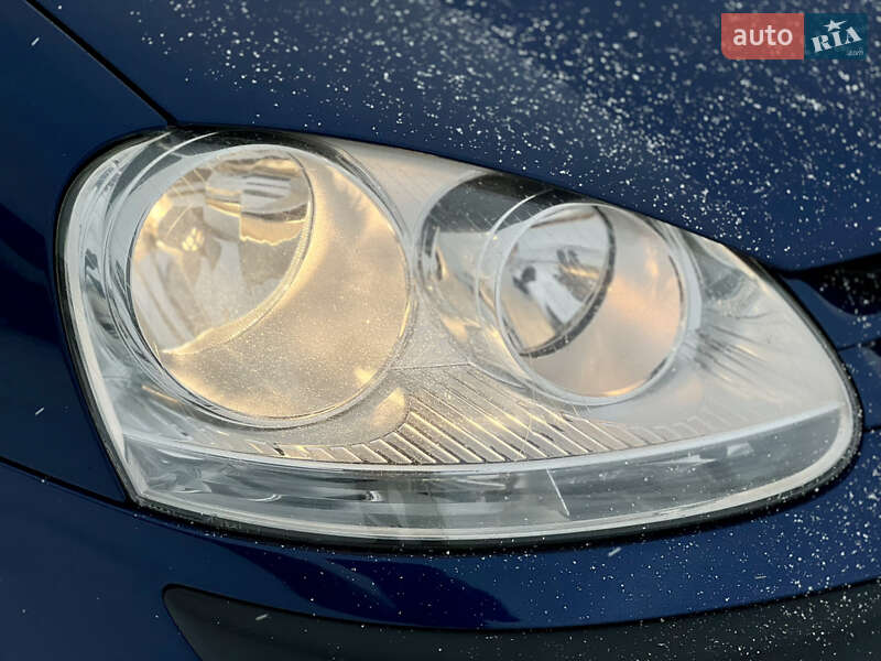 Хетчбек Volkswagen Golf 2005 в Харкові