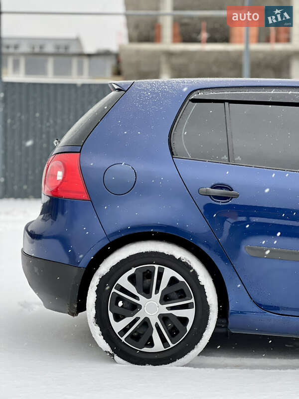 Хетчбек Volkswagen Golf 2005 в Харкові