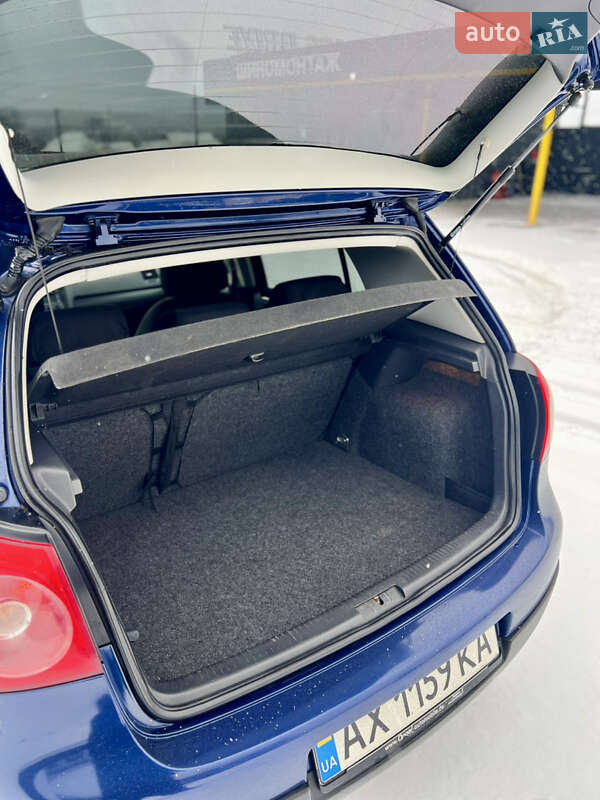 Хетчбек Volkswagen Golf 2005 в Харкові