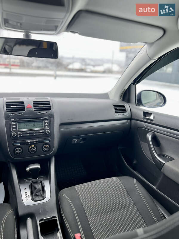 Хетчбек Volkswagen Golf 2005 в Харкові