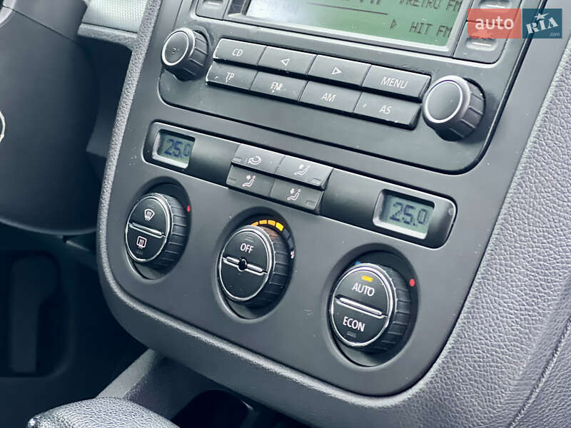 Хетчбек Volkswagen Golf 2005 в Харкові