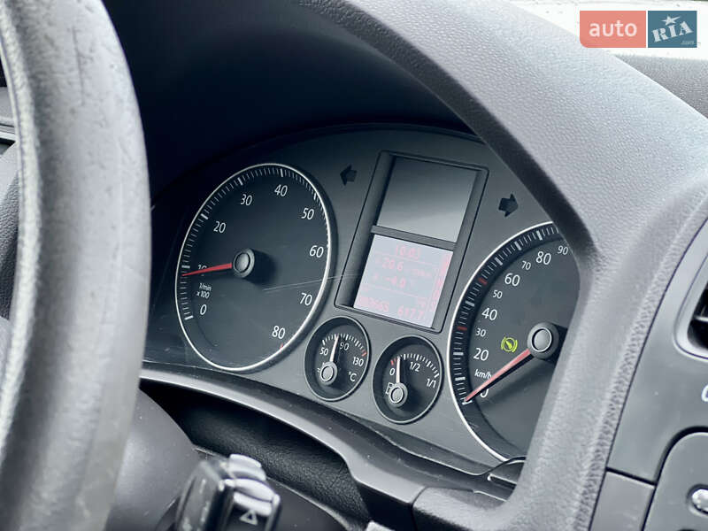 Хетчбек Volkswagen Golf 2005 в Харкові