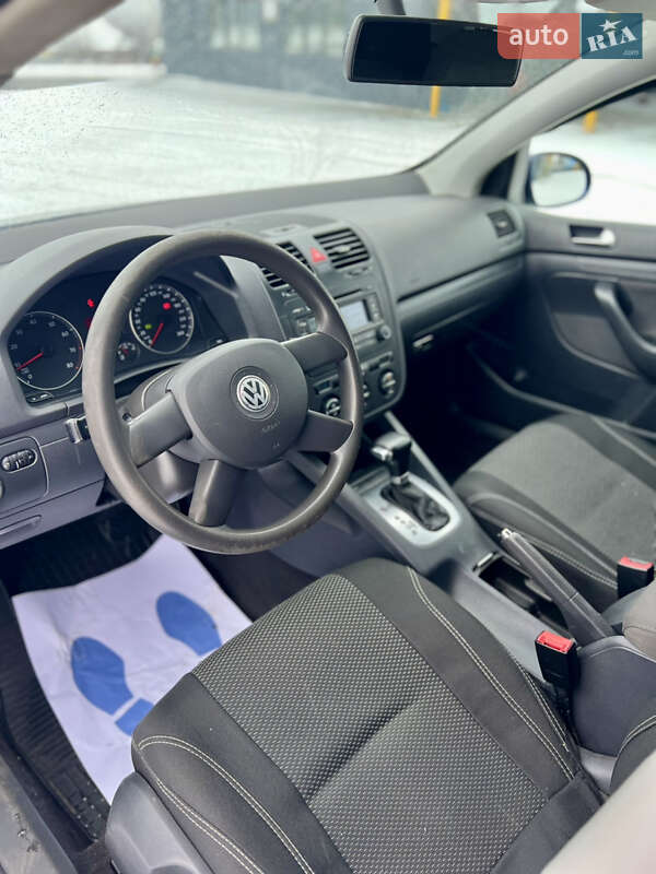Хетчбек Volkswagen Golf 2005 в Харкові