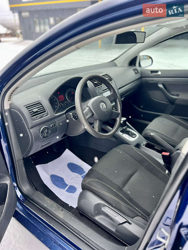 Хетчбек Volkswagen Golf 2005 в Харкові