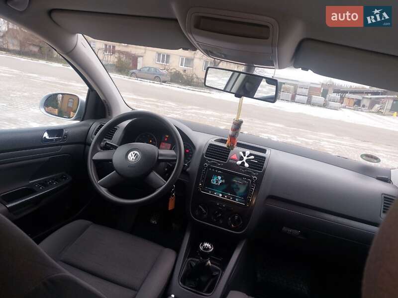 Хетчбек Volkswagen Golf 2004 в Теофіполі