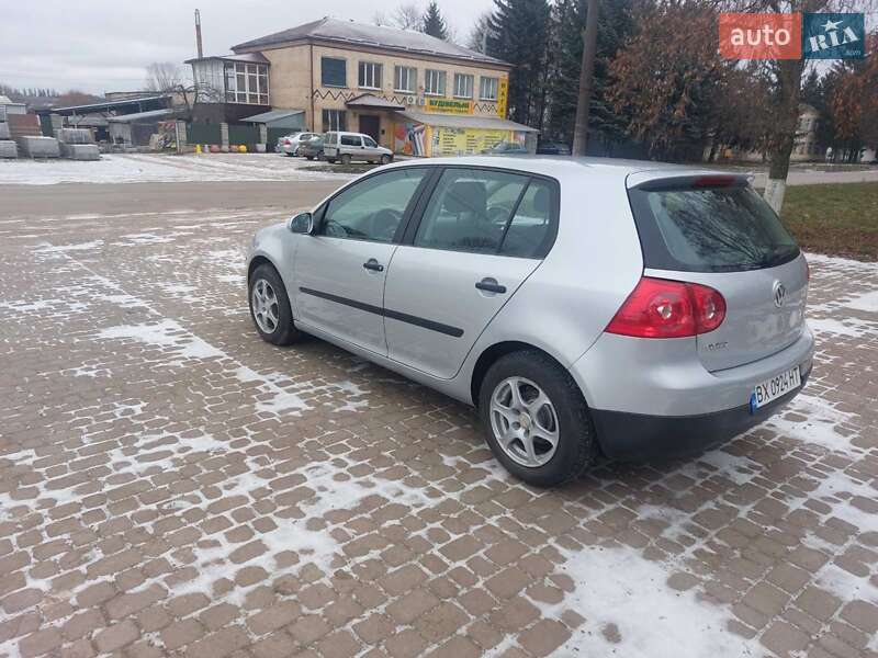 Хетчбек Volkswagen Golf 2004 в Теофіполі