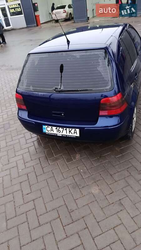Хэтчбек Volkswagen Golf 2002 в Корсуне-Шевченковском