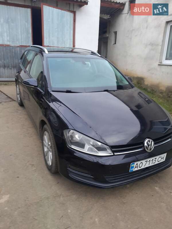 Універсал Volkswagen Golf 2015 в Ужгороді