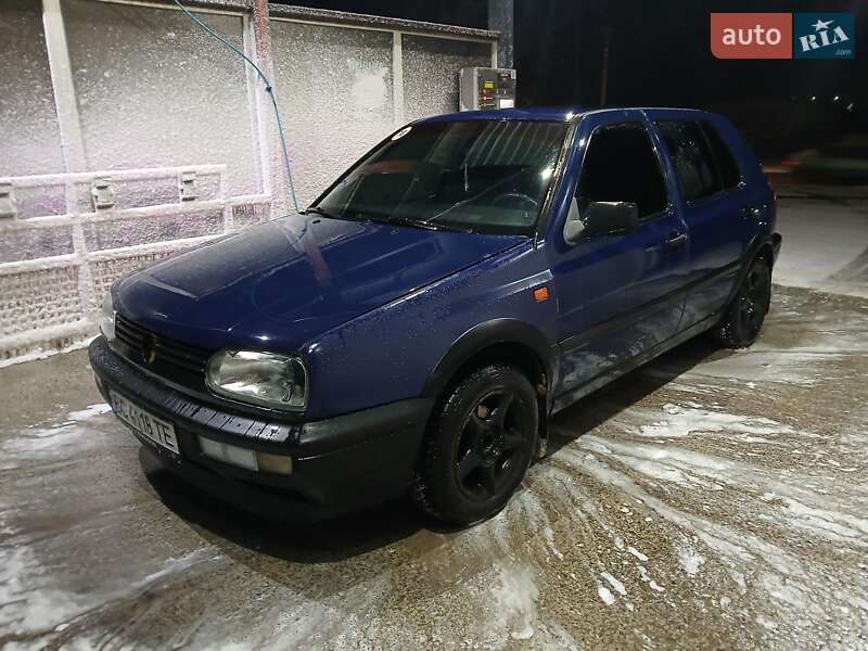 Хетчбек Volkswagen Golf 1994 в Стебнику