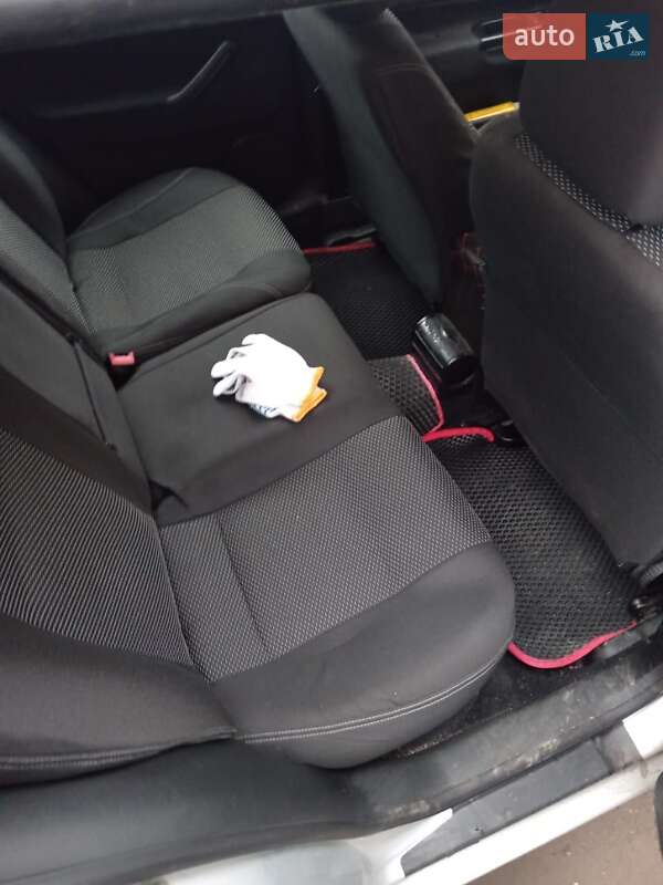 Універсал Volkswagen Golf 2003 в Києві