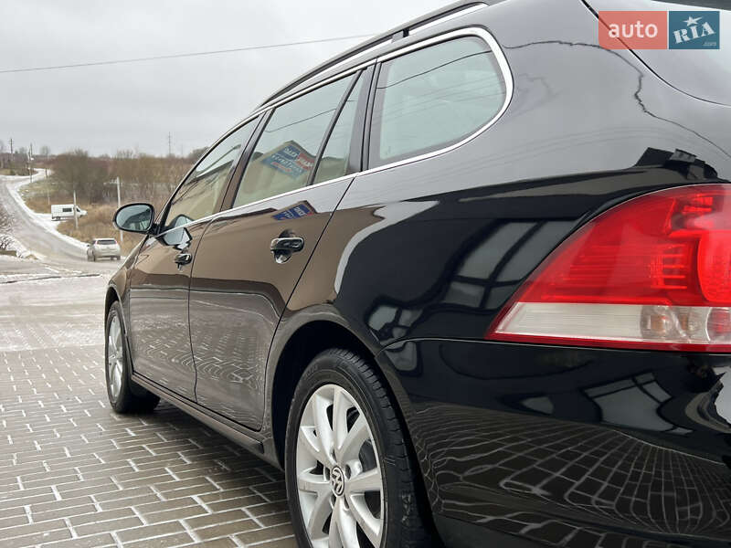 Універсал Volkswagen Golf 2010 в Тернополі