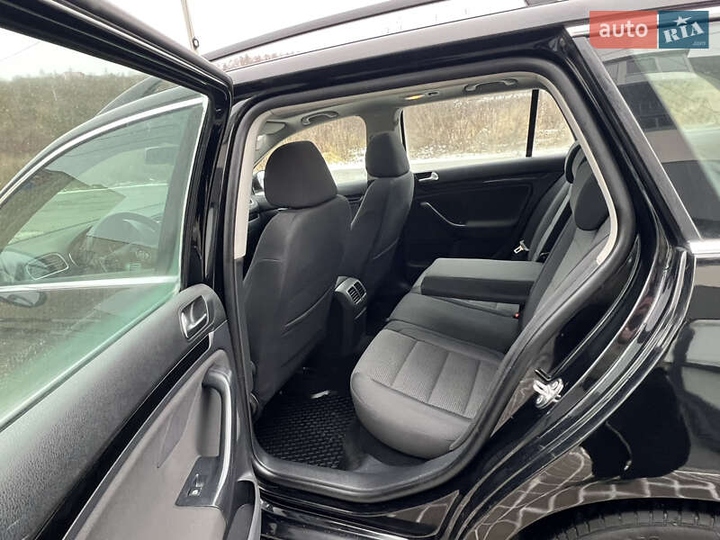 Універсал Volkswagen Golf 2010 в Тернополі