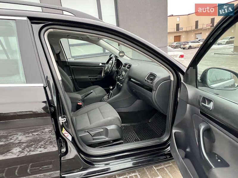 Універсал Volkswagen Golf 2010 в Тернополі