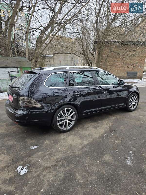 Універсал Volkswagen Golf 2010 в Києві