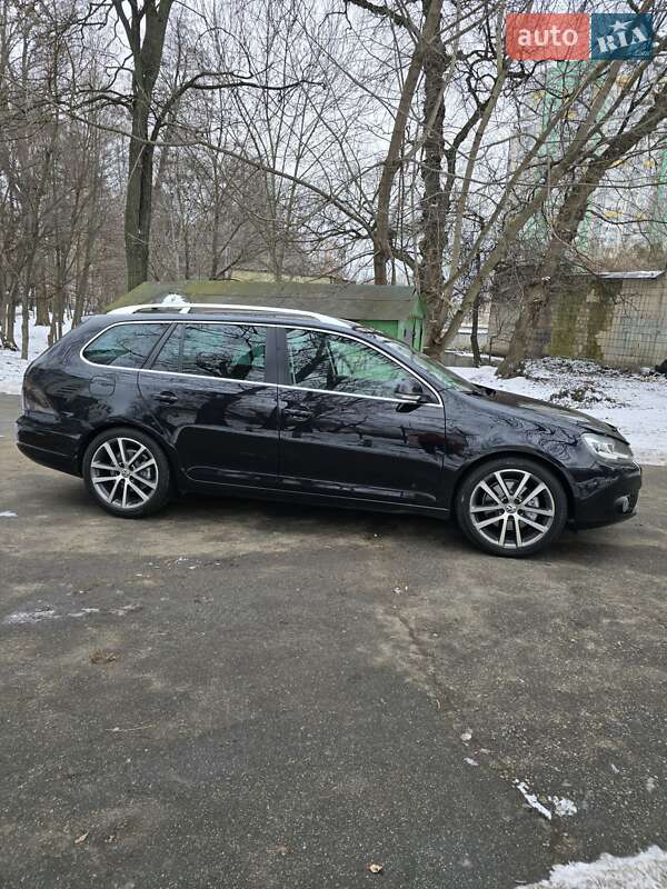 Універсал Volkswagen Golf 2010 в Києві