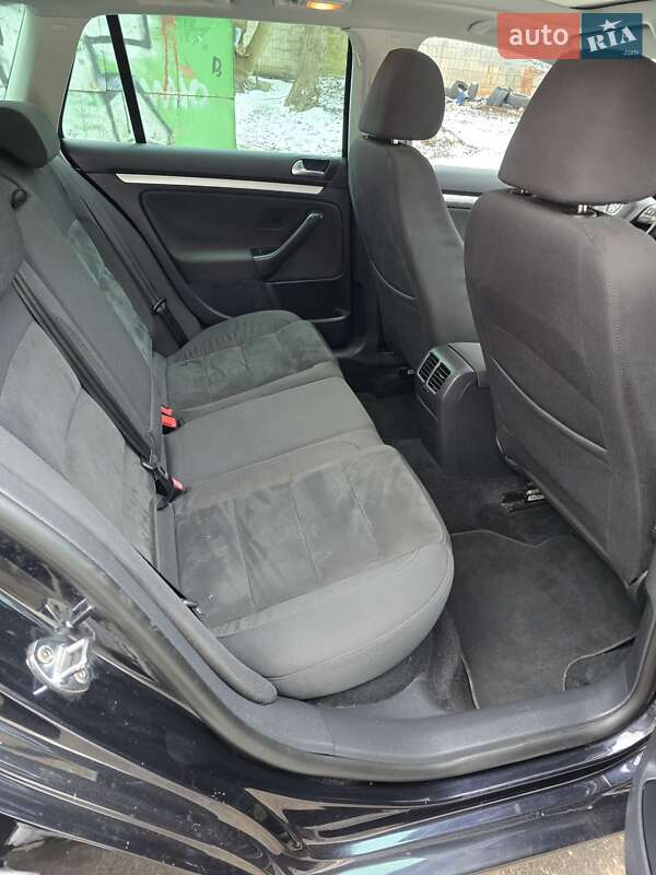 Універсал Volkswagen Golf 2010 в Києві