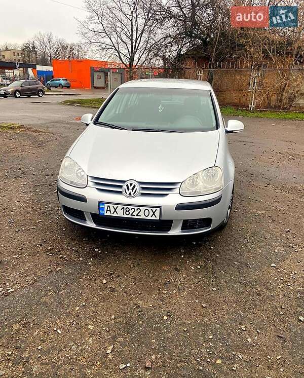 Хетчбек Volkswagen Golf 2004 в Харкові