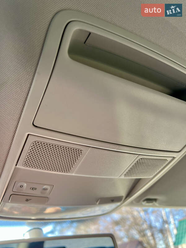 Хетчбек Volkswagen Golf 2003 в Долині