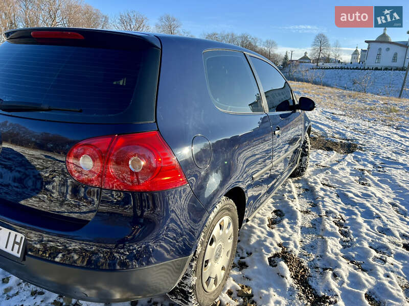 Хетчбек Volkswagen Golf 2003 в Долині