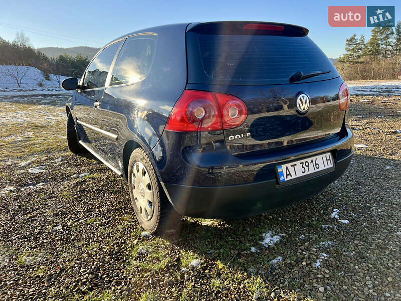 Хетчбек Volkswagen Golf 2003 в Долині