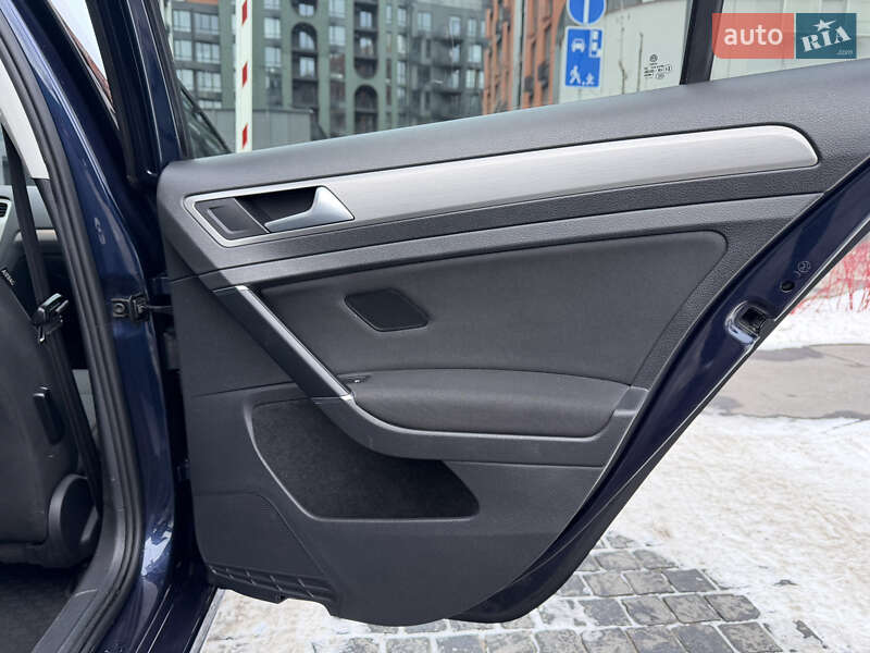 Універсал Volkswagen Golf 2017 в Києві