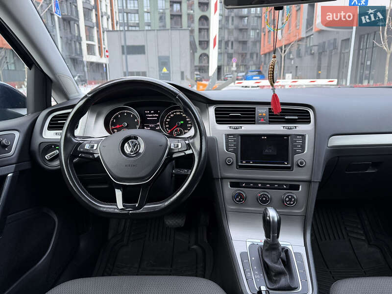 Універсал Volkswagen Golf 2017 в Києві