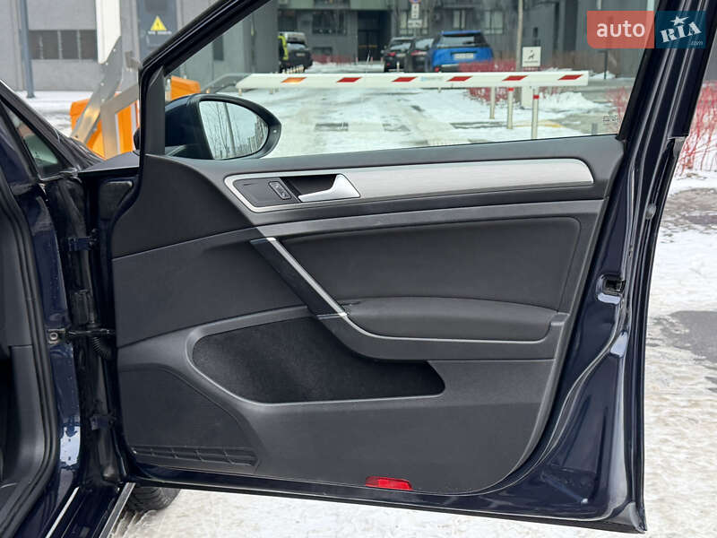 Універсал Volkswagen Golf 2017 в Києві