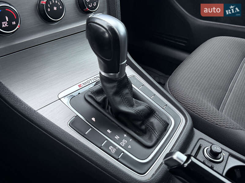 Універсал Volkswagen Golf 2017 в Києві