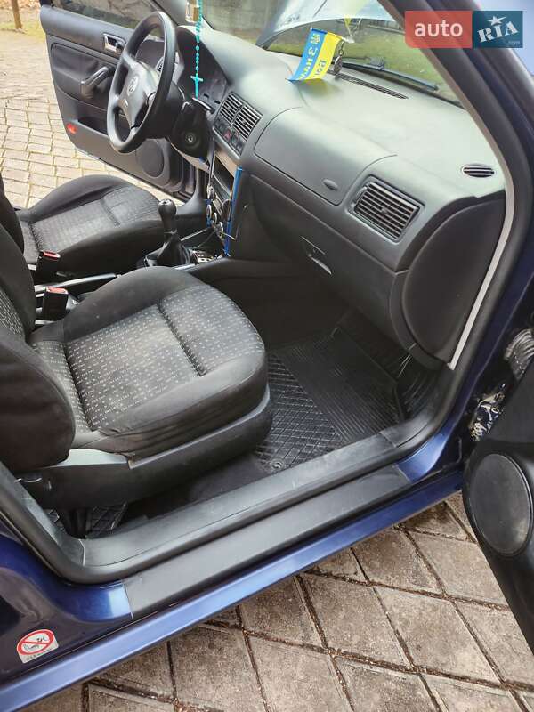 Хэтчбек Volkswagen Golf 2000 в Славском