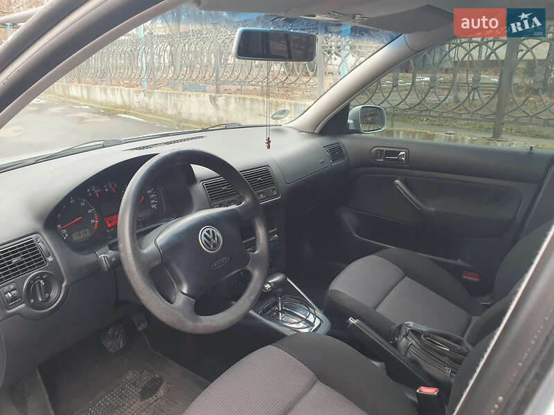 Хетчбек Volkswagen Golf 2001 в Миколаєві