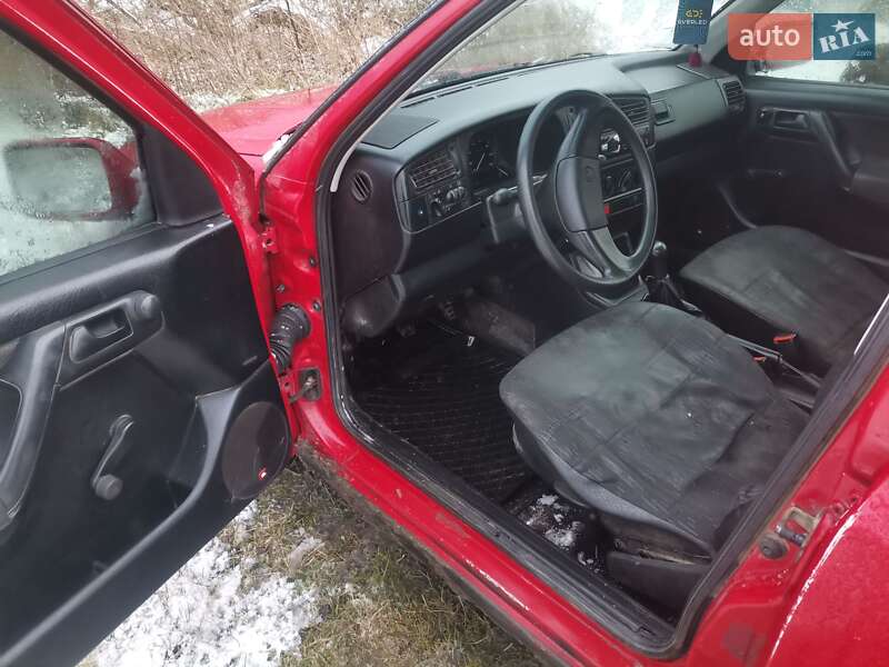 Хетчбек Volkswagen Golf 1993 в Ходореві