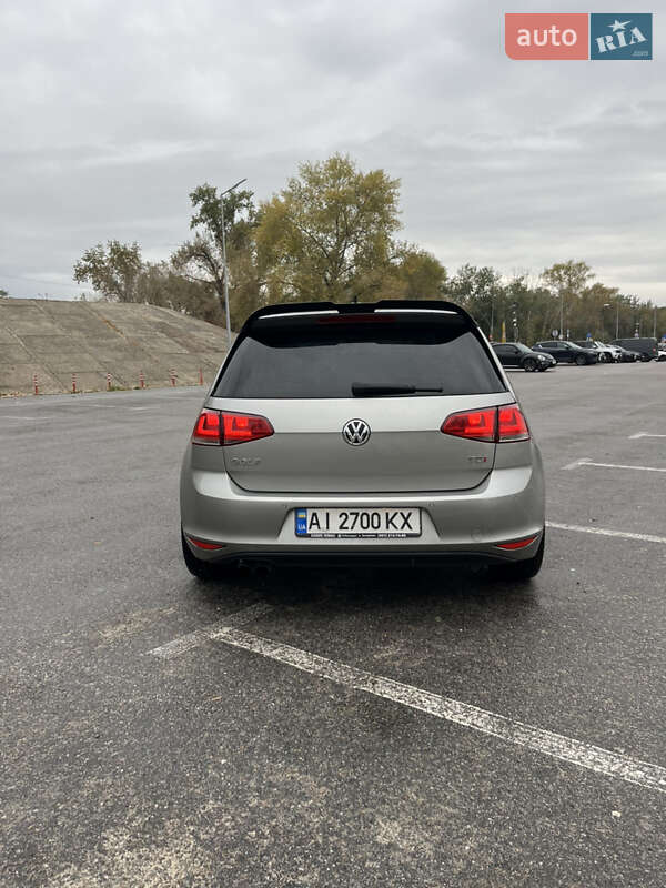 Хетчбек Volkswagen Golf 2014 в Києві