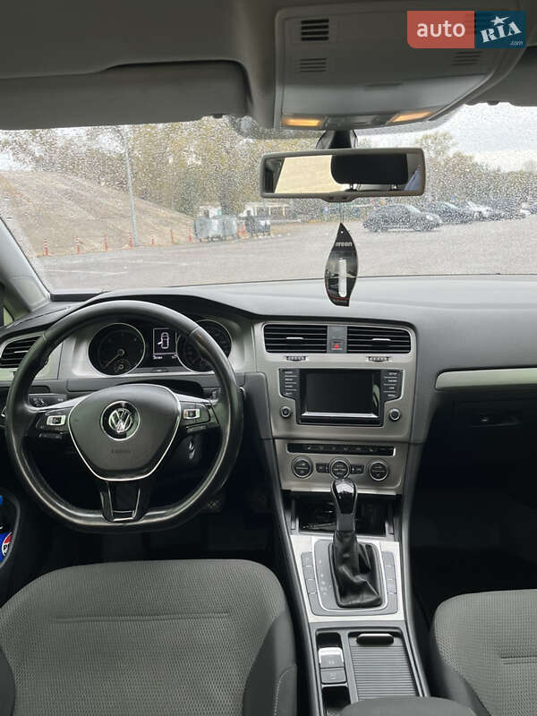 Хетчбек Volkswagen Golf 2014 в Києві