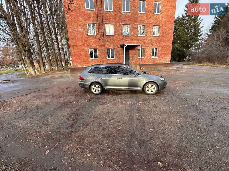 Універсал Volkswagen Golf 2011 в Чернігові