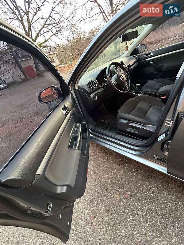 Універсал Volkswagen Golf 2011 в Чернігові