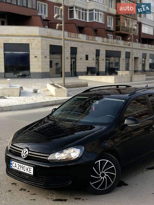 Универсал Volkswagen Golf 2010 в Умани