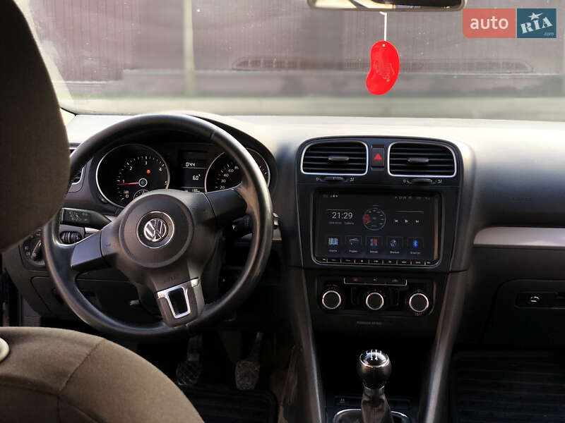 Универсал Volkswagen Golf 2010 в Умани