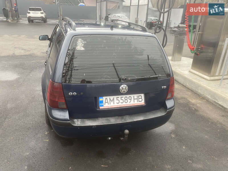Універсал Volkswagen Golf 2000 в Києві