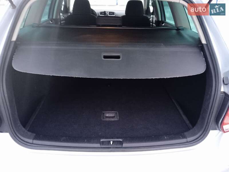 Універсал Volkswagen Golf 2012 в Нововолинську