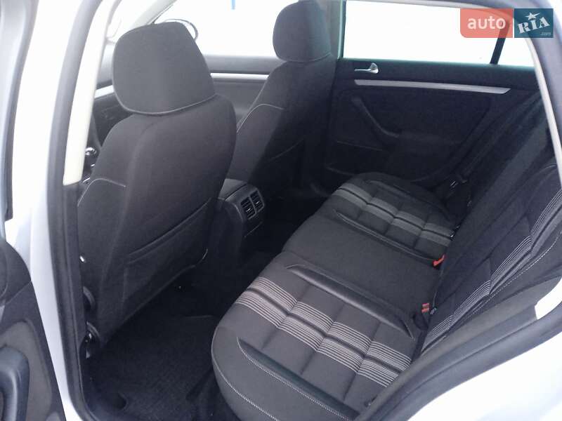 Універсал Volkswagen Golf 2012 в Нововолинську