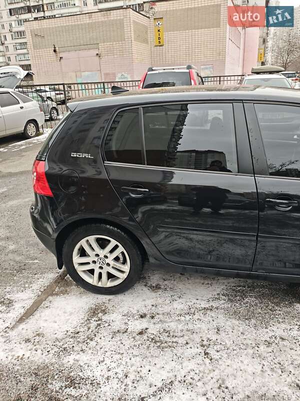 Хетчбек Volkswagen Golf 2006 в Києві