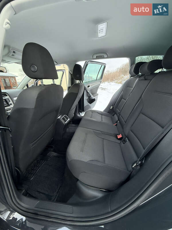 Універсал Volkswagen Golf 2013 в Гребінках