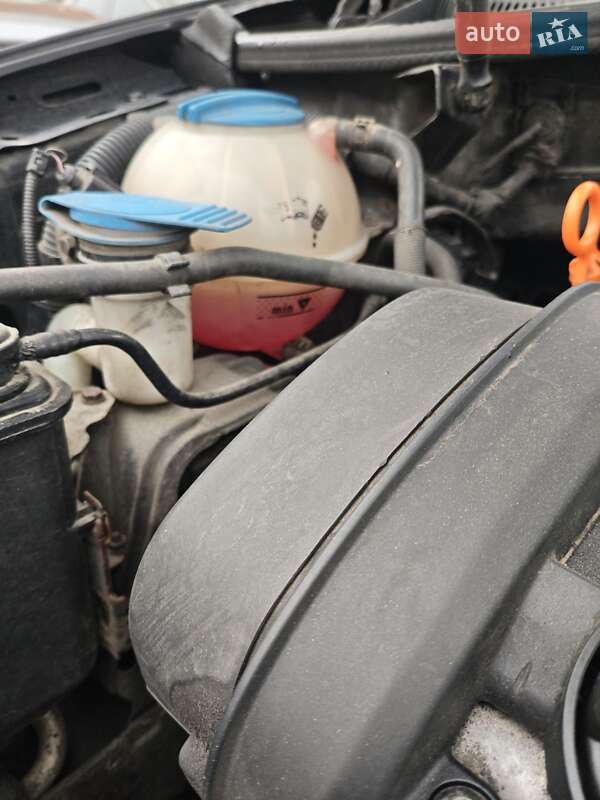 Хетчбек Volkswagen Golf 2006 в Києві