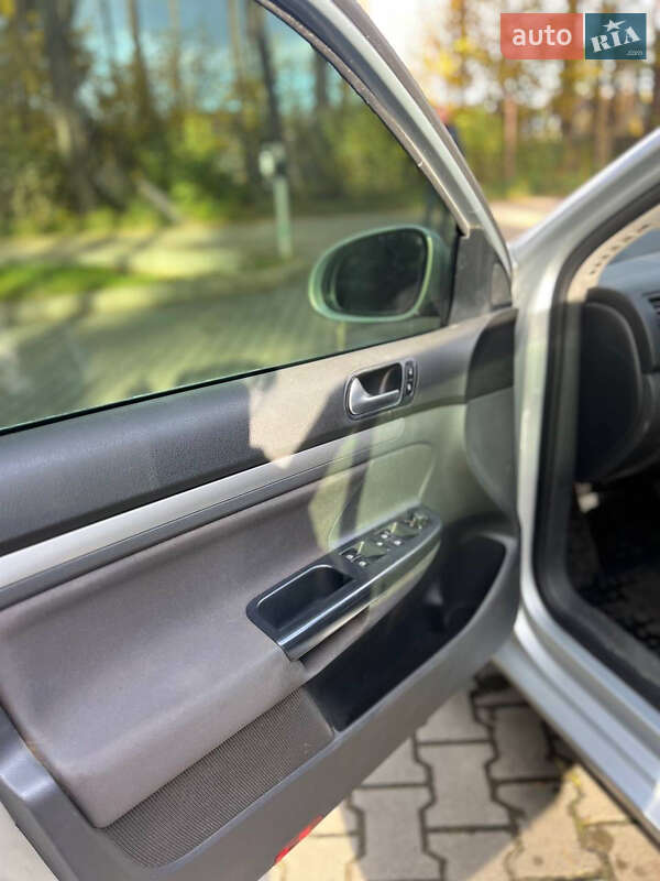 Універсал Volkswagen Golf 2008 в Новояворівську