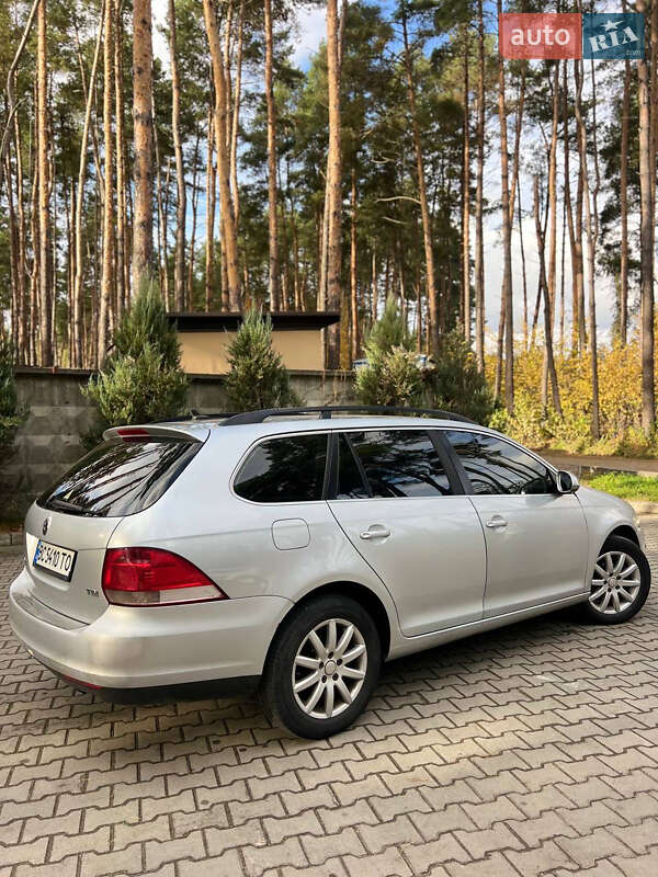 Універсал Volkswagen Golf 2008 в Новояворівську