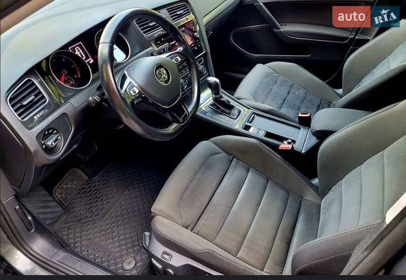 Универсал Volkswagen Golf 2017 в Мурованых Куриловцах